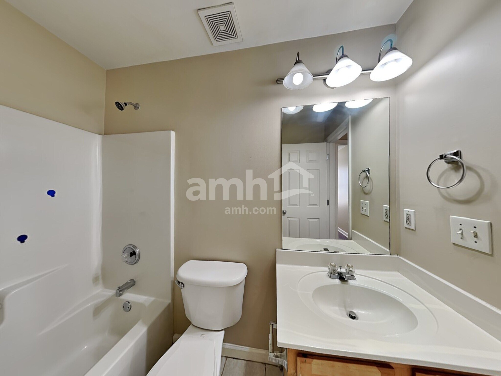 Building Photo - 409 Fairlawn Dr