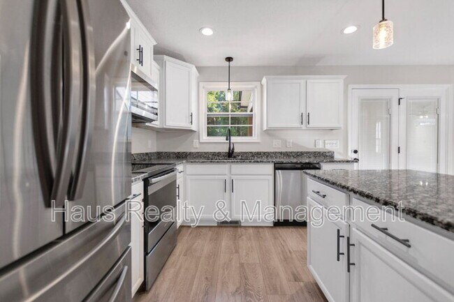 Building Photo - 152 Bonnell Dr