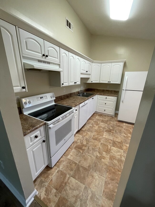 Building Photo - 2817 Ridgecrest Dr