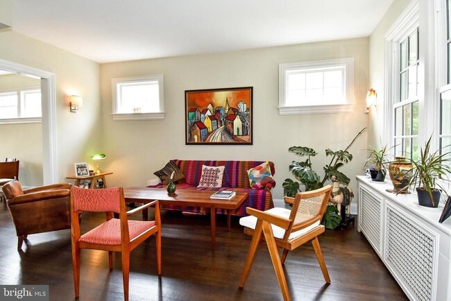Building Photo - 2426 Observatory Pl NW