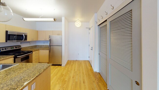Building Photo - 1 + 1 Stylish Condo in Prime DTLA Location...