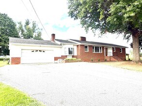 Building Photo - 2775 Ridgedale Rd