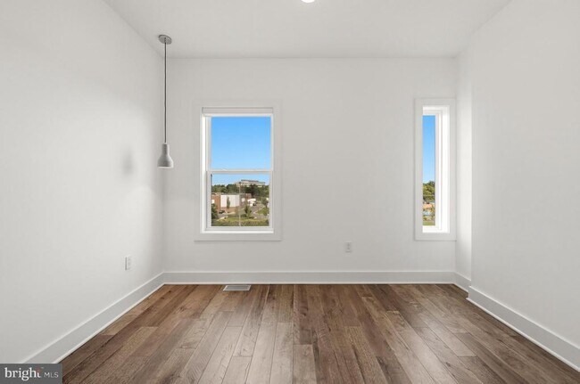 Building Photo - 44824 Tiverton Sq