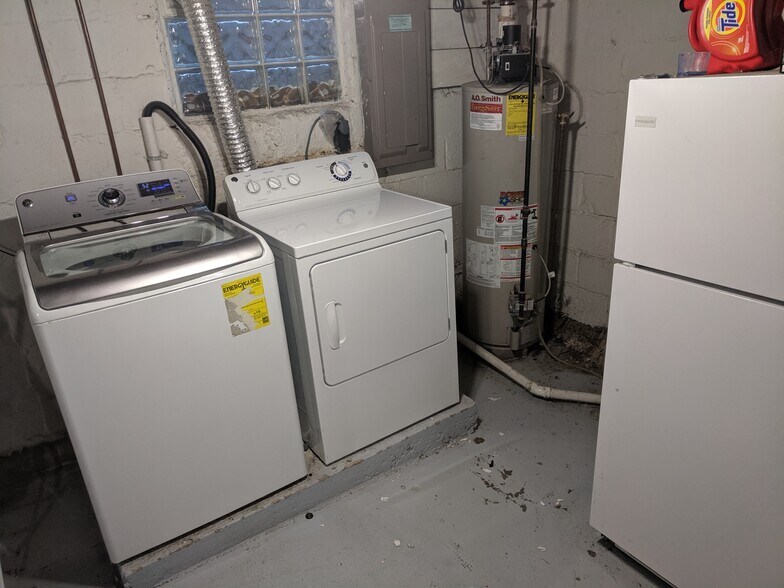 Newer washer/dryer, basement fridge - 1241 Bruck St