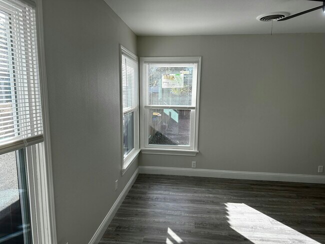 Building Photo - 209 Pendleton St