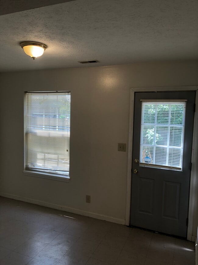 Building Photo - 2811 Horizon Dr