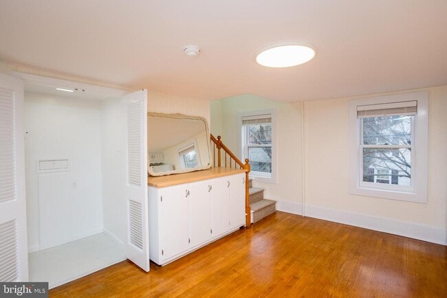 Building Photo - 67 Ferry St