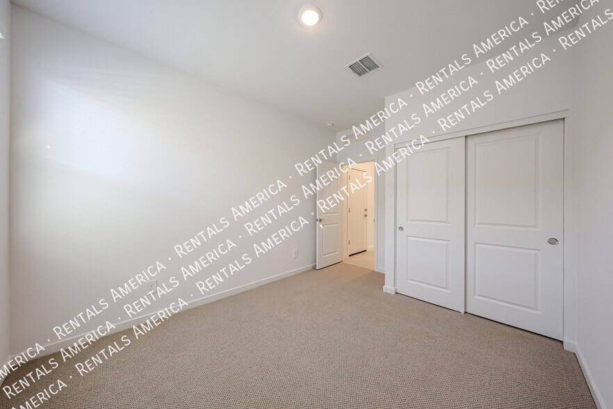 Building Photo - 15940 W Gray Fox Trl