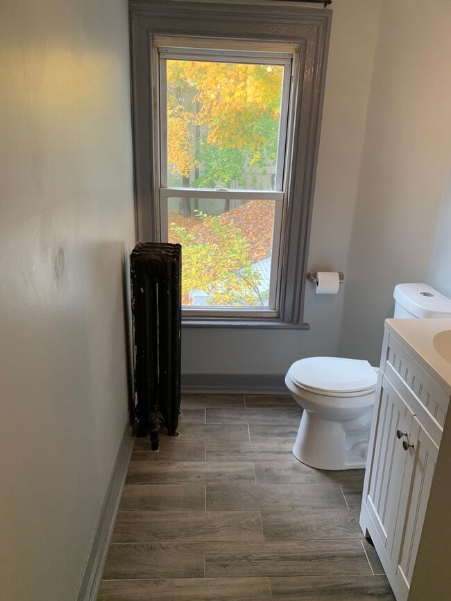 Building Photo - 124 Cedar St