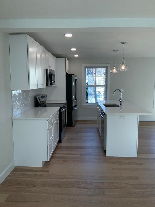 Building Photo - 8 Clifford St