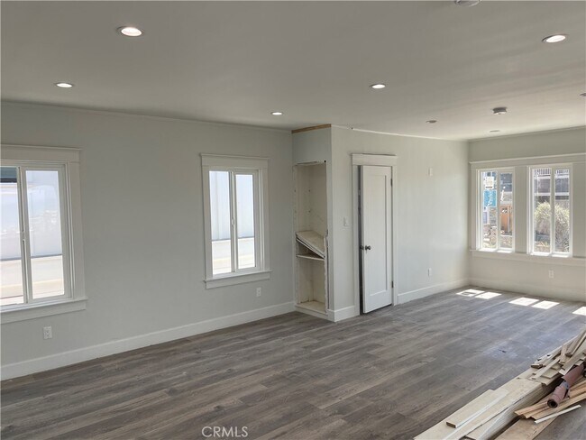 Building Photo - 223 24th St