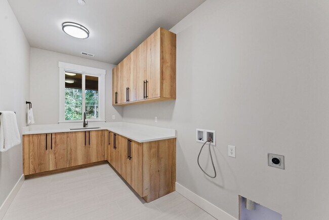 Building Photo - 3204 116th Ave NE