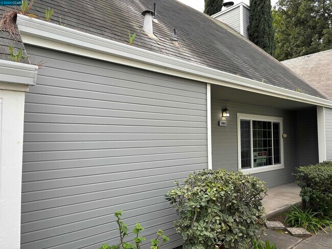 Building Photo - 1602 Somerset Pl