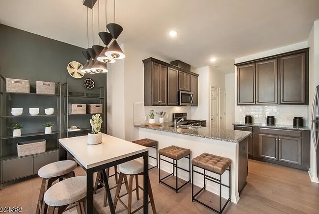 Primary Photo - 15 Robeson St