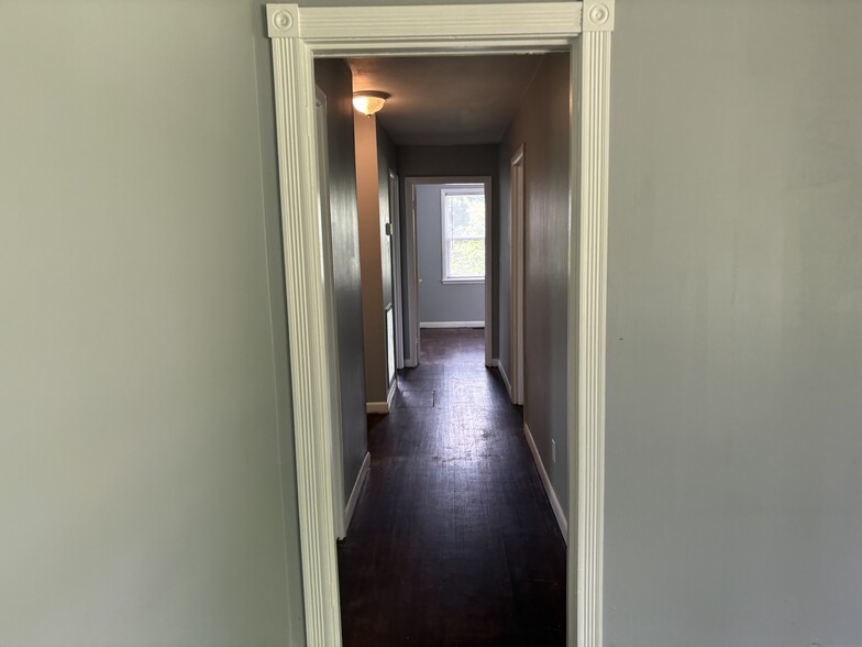 Building Photo - 2405 Ridgeland Dr