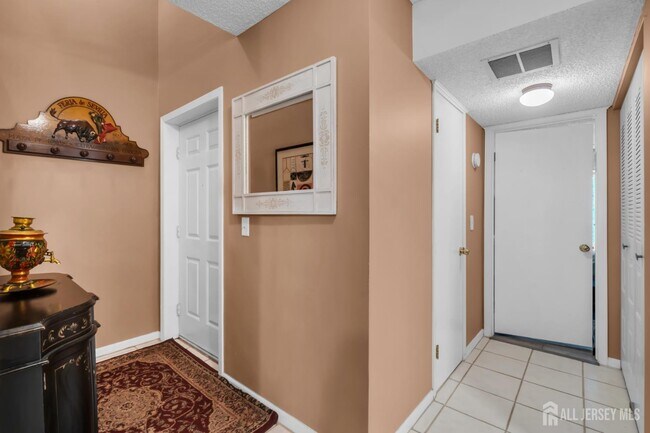 Building Photo - 492 Bayberry Ct