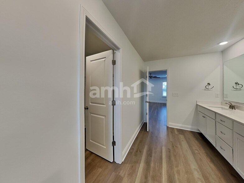 Building Photo - 9139 Henley Ave