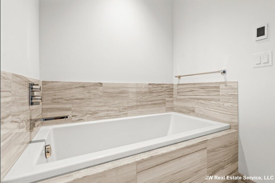 Building Photo - 1 Dalton St