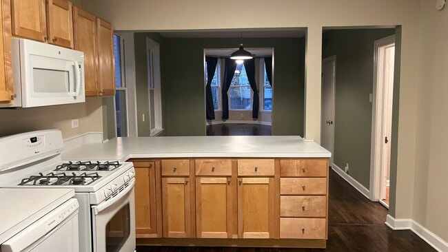 Building Photo - 1503 W Superior St