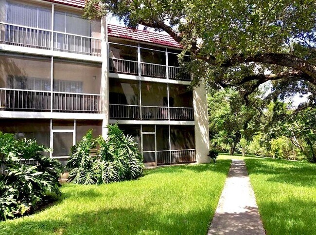 Building Photo - 610 NW 13th St