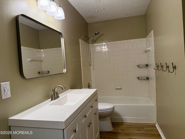 Building Photo - 1216 Waters Edge Dr