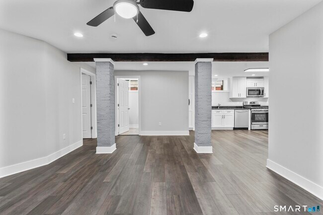 Building Photo - 548 Ferry St