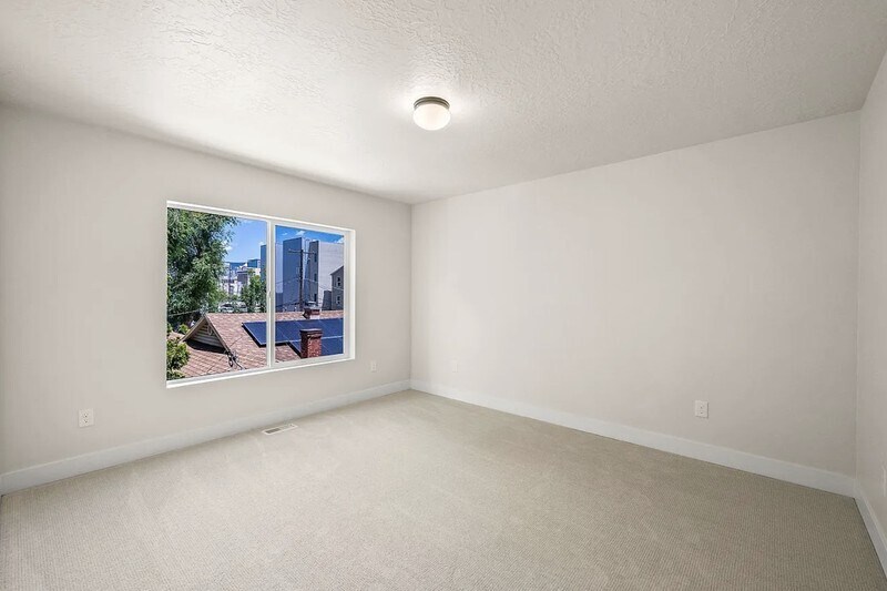 Building Photo - 869 S Washington St
