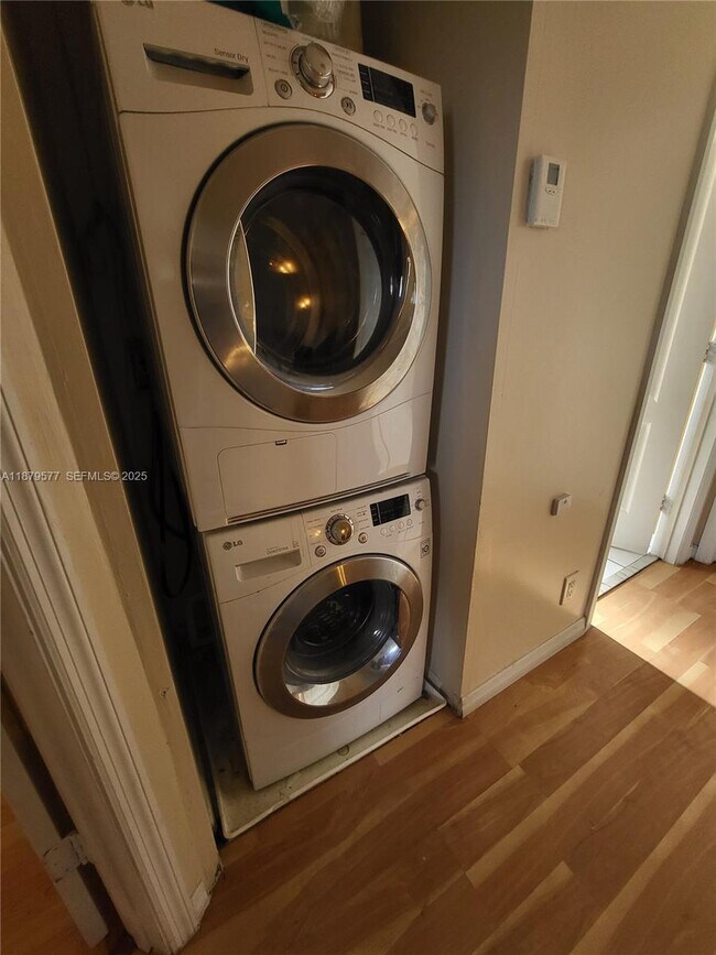 Building Photo - 820 NE 212th Terrace