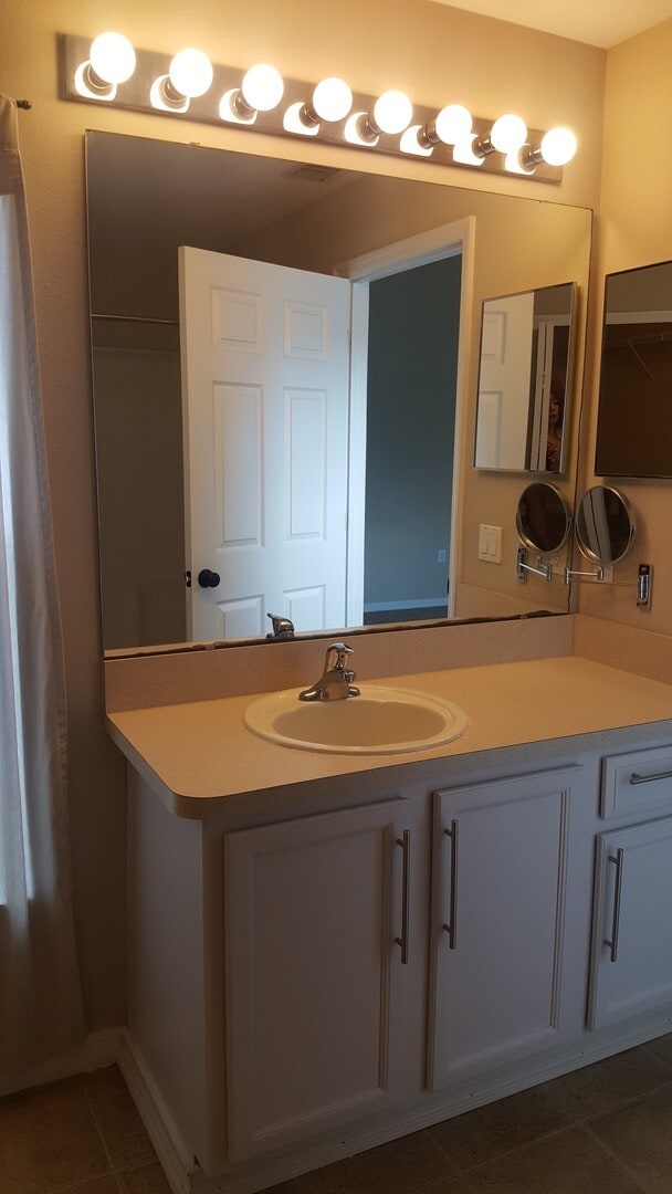 Building Photo - 3 bedroom 2 bath home