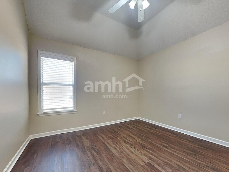 Building Photo - 7428 Acree Ln