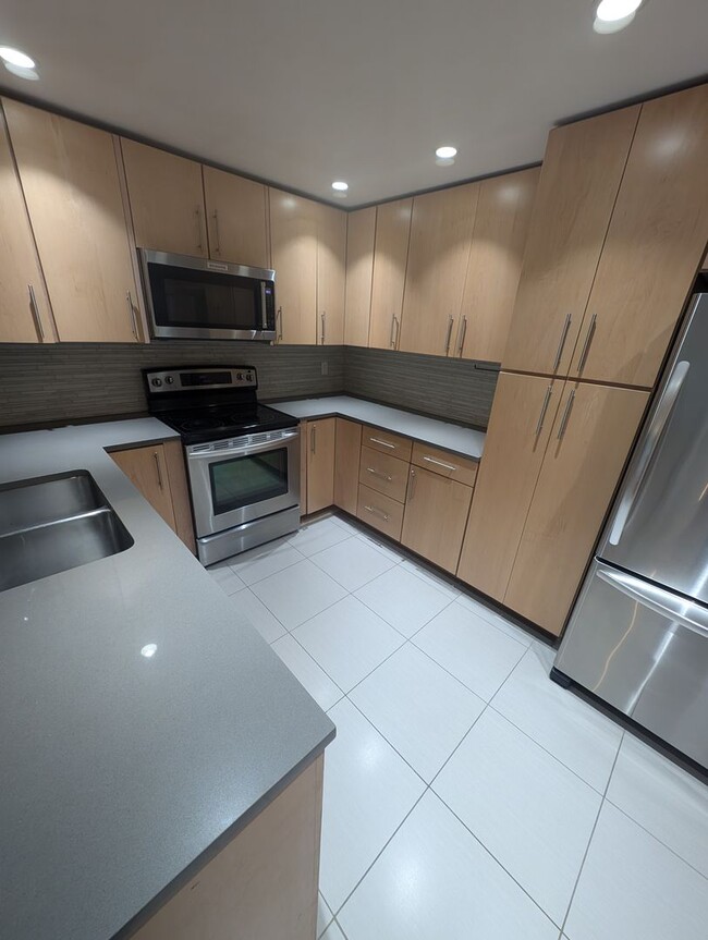 Building Photo - Capitol Hill Condo Available in June - Two Bedroom, High Floor Unit w/ A/C