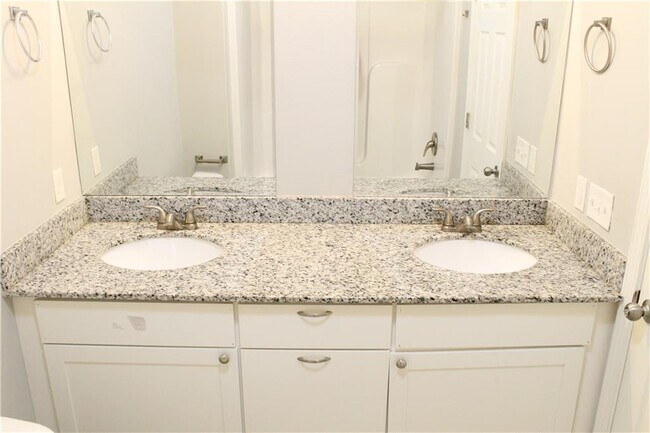Building Photo - 5007 SW Fieldstone Blvd