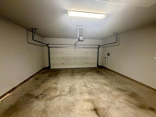 Building Photo - 312 Ancellotta Wy