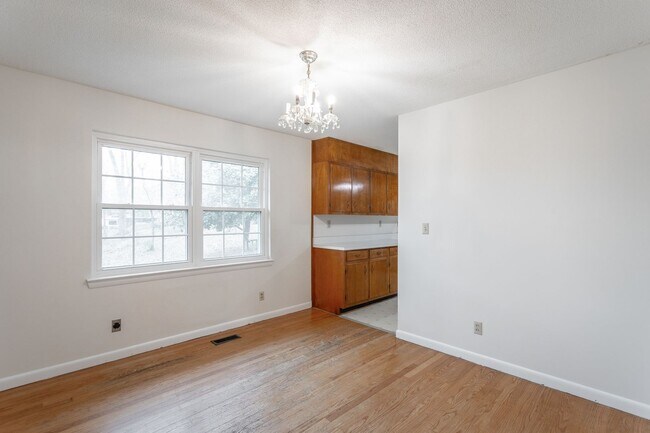 Building Photo - 3 Bedroom · 2 Bath Home in East Brainerd N...