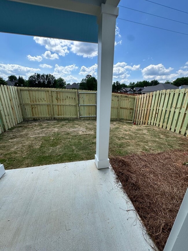 Building Photo - Brand New Townhome with Fence!