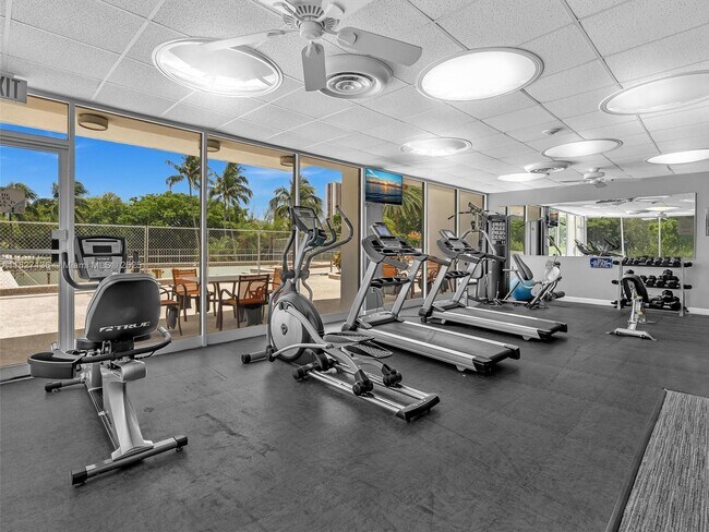 Building Photo - 3375 N Country Club Dr