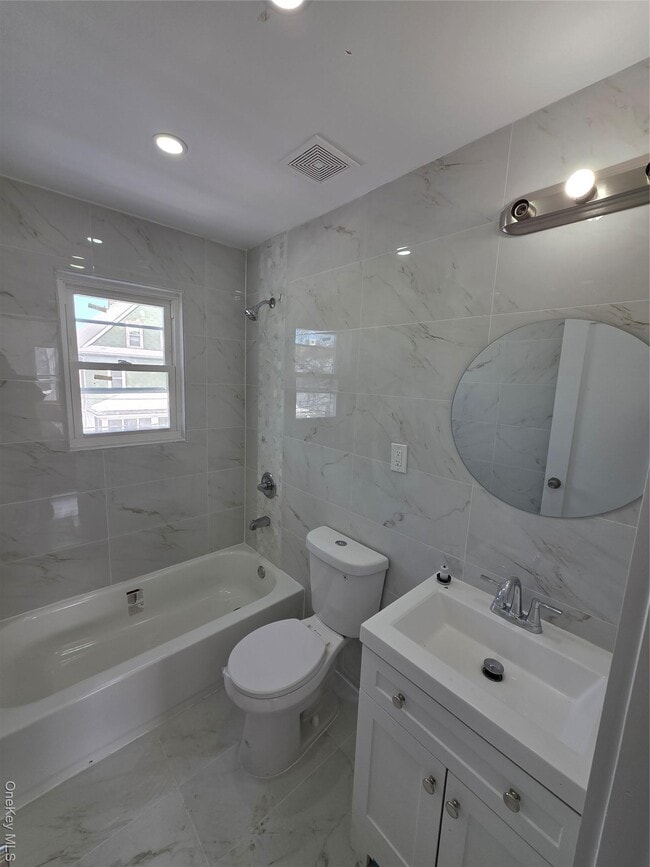 Building Photo - 1061 Grassmere Ter