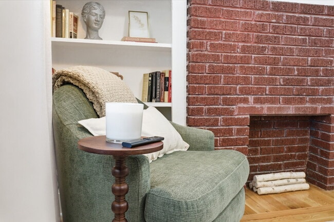 Building Photo - Furnished 3-Bedroom, 2-Bath Apartment in North Buffalo