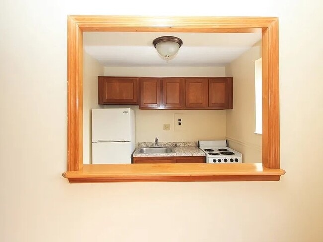 Interior Photo - BRITTANY APTS -- 042