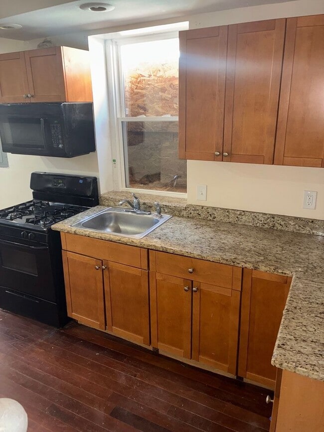 Building Photo - 513 Callender St