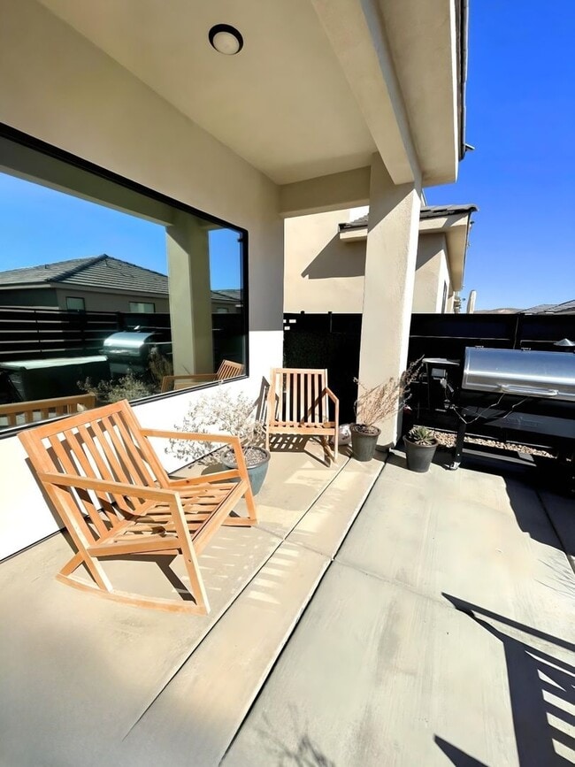 Building Photo - 543 Stewart Crk Cv