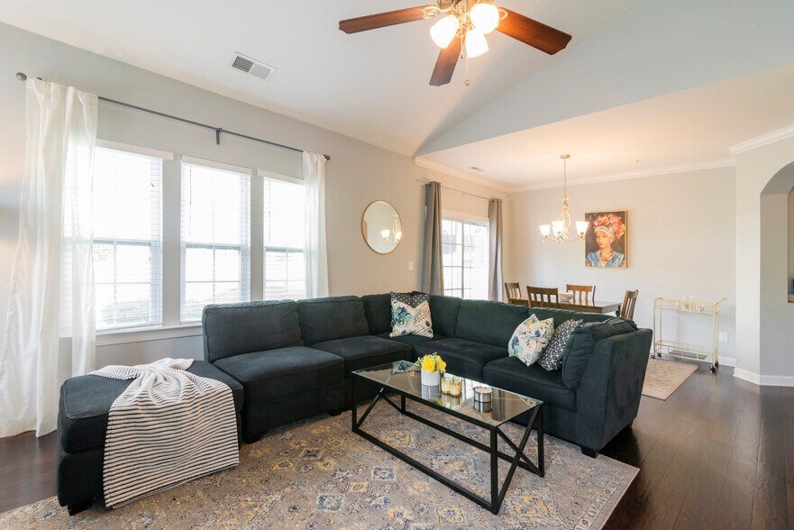 living area - 15403 Barossa Valley St
