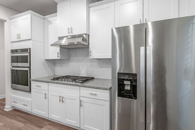 Building Photo - Beautiful and Spacious Home in the Heart o...