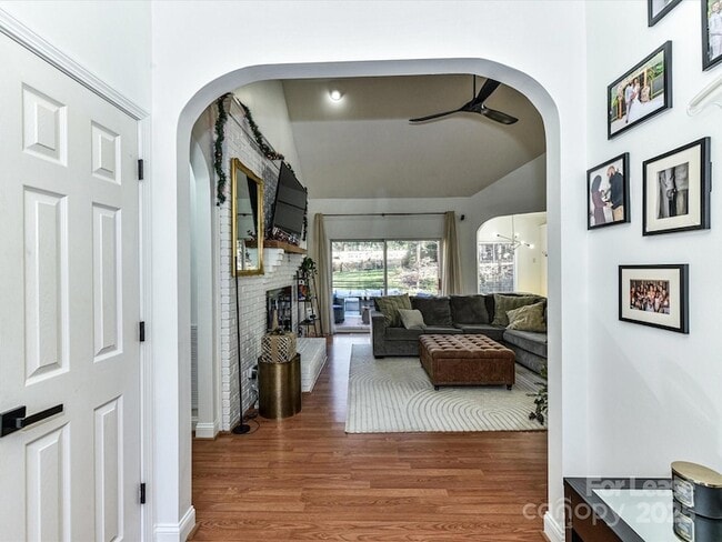 Building Photo - 6915 Pleasant Dr