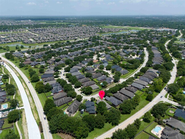 Building Photo - 421 Livingstone Ln