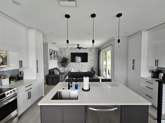 Building Photo - 8797 Rose Way