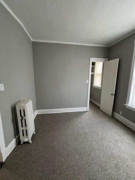 Building Photo - 4718 N Laramie Ave