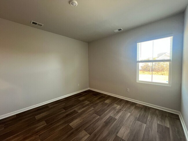 Building Photo - COLLINS WALK IN CONWAY