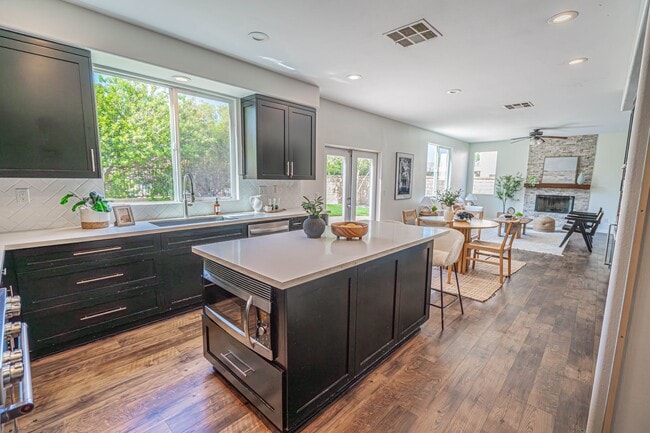Building Photo - Stunning 5-Bedroom Home with Solar Panels ...