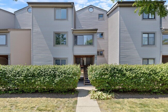 Primary Photo - 743 10th St